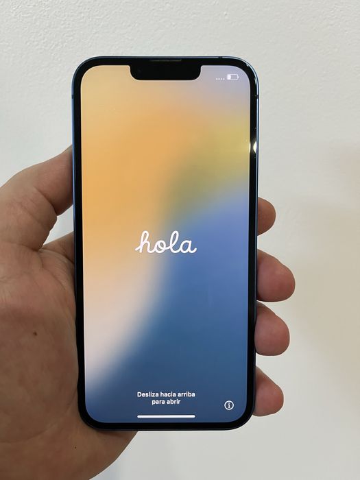 Продам iPhone 13 (256GB)