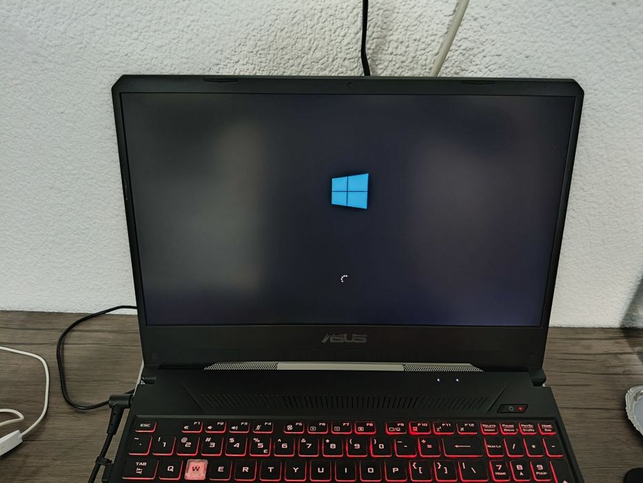 Laotop gaming Asus