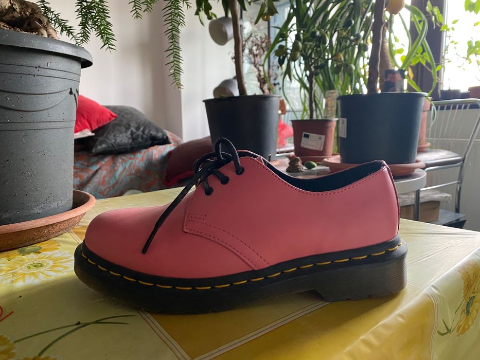 Pantofi roz Dr Martens