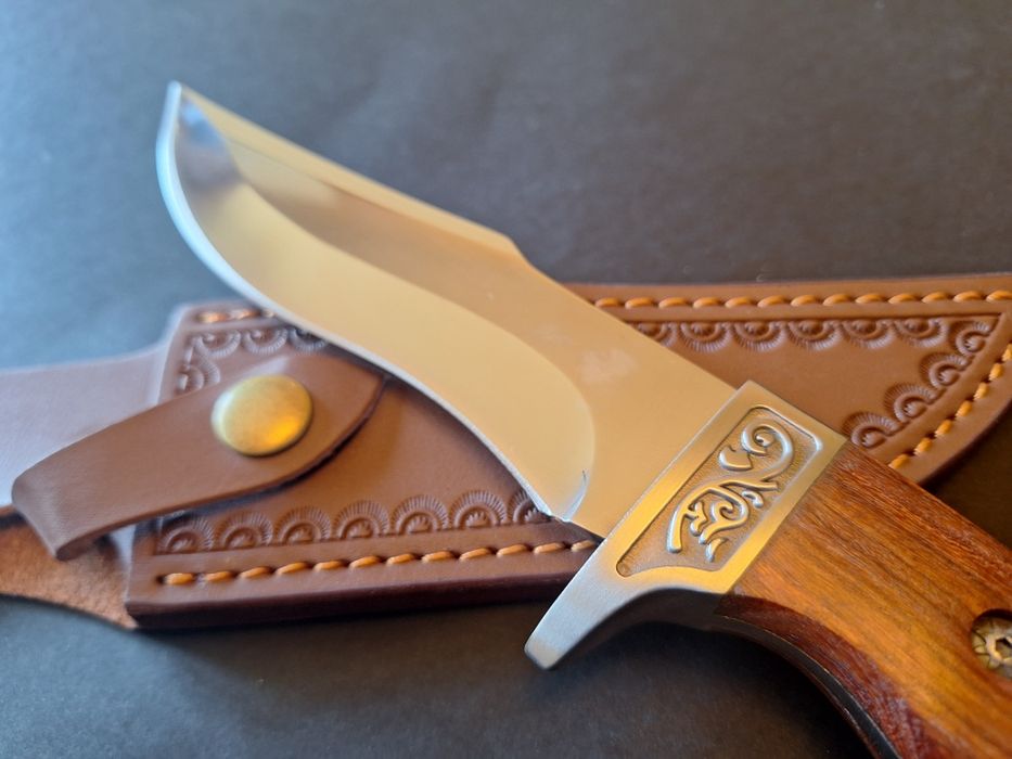 Ловен нож с кожена кания
