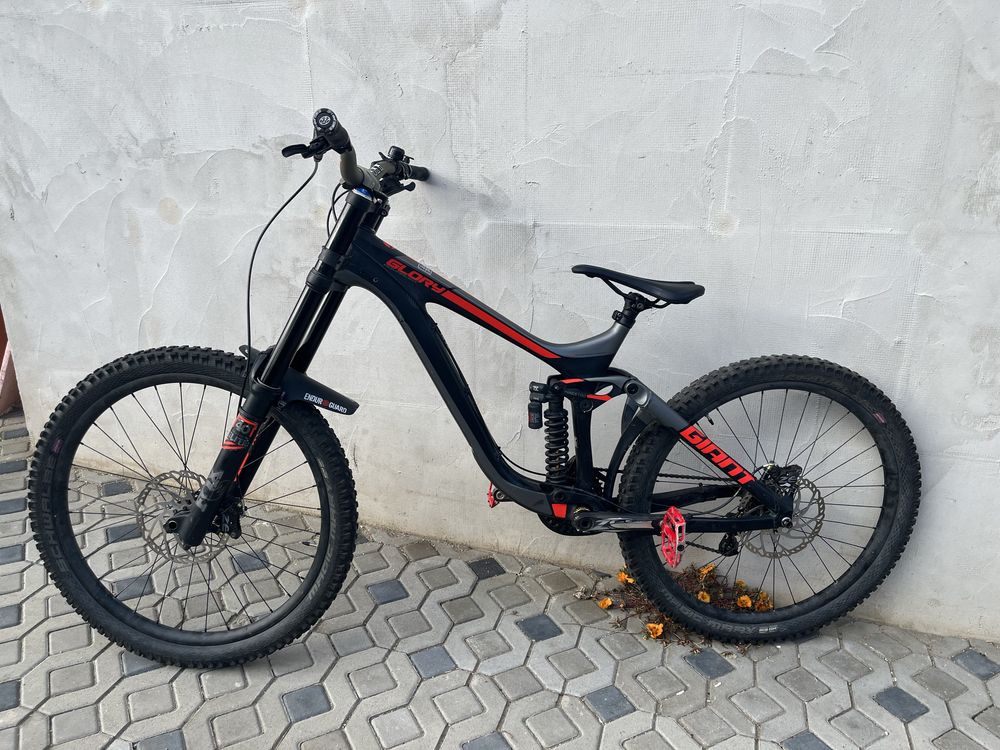 Bicicletă Downhill Giant Glory Advanced 1, L, echipare FOX