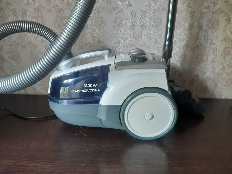 Пылесос vitek 1800w aqua filtration  и samsung читайте в описании