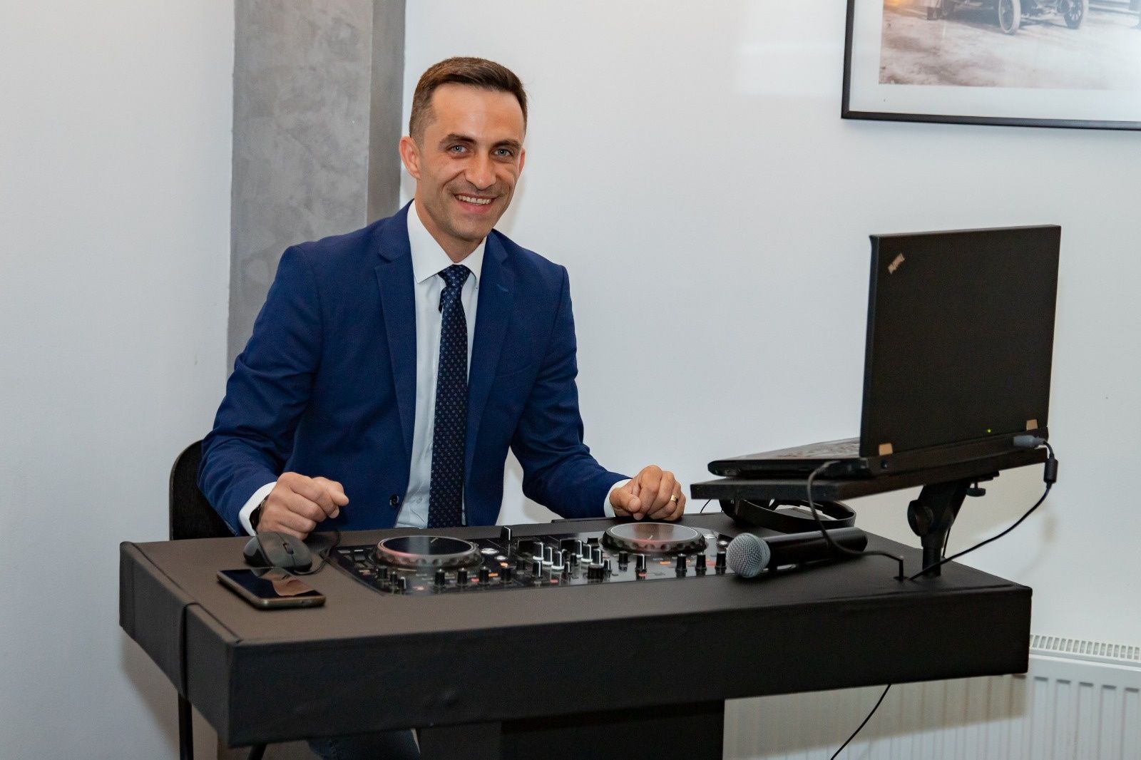 Dj evenimente, sonorizare și lumini ambientale