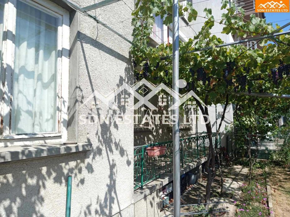 Продава се Етаж от къща в Казанлък - 100 кв.м за 918 €/кв.м - Снимка #1