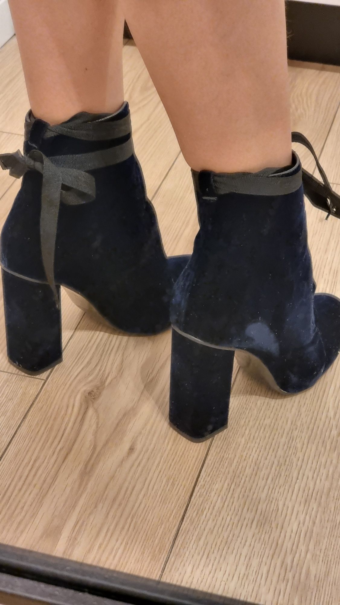 Botine cu toc Zara