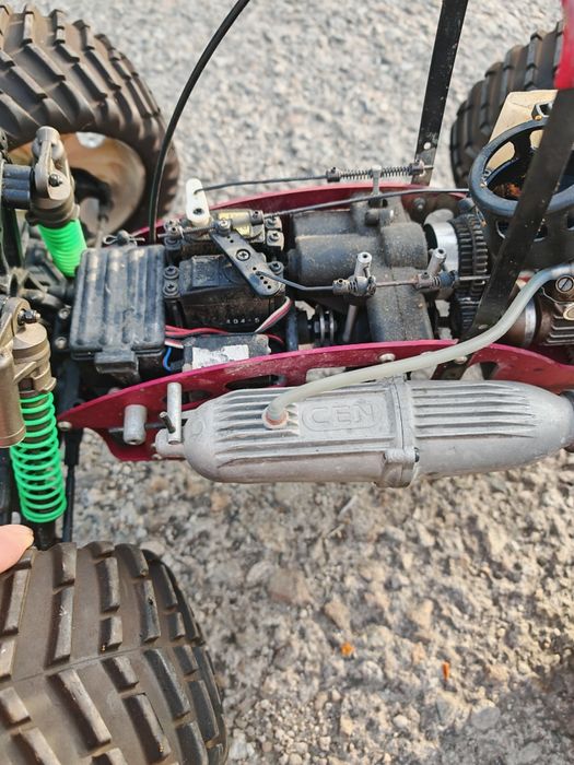 Vând masinuta pe benzina 4x4