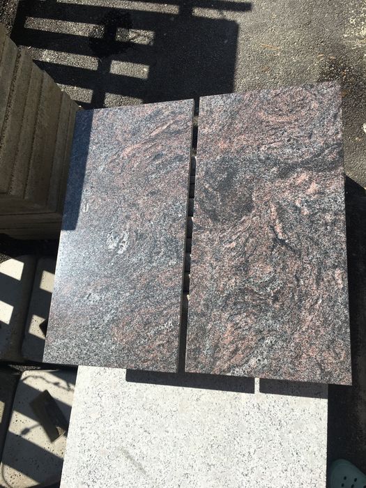 Granit PARADISO  CLASSIC placaj, calibrat, bizotat 61X30.5x1, lustruit