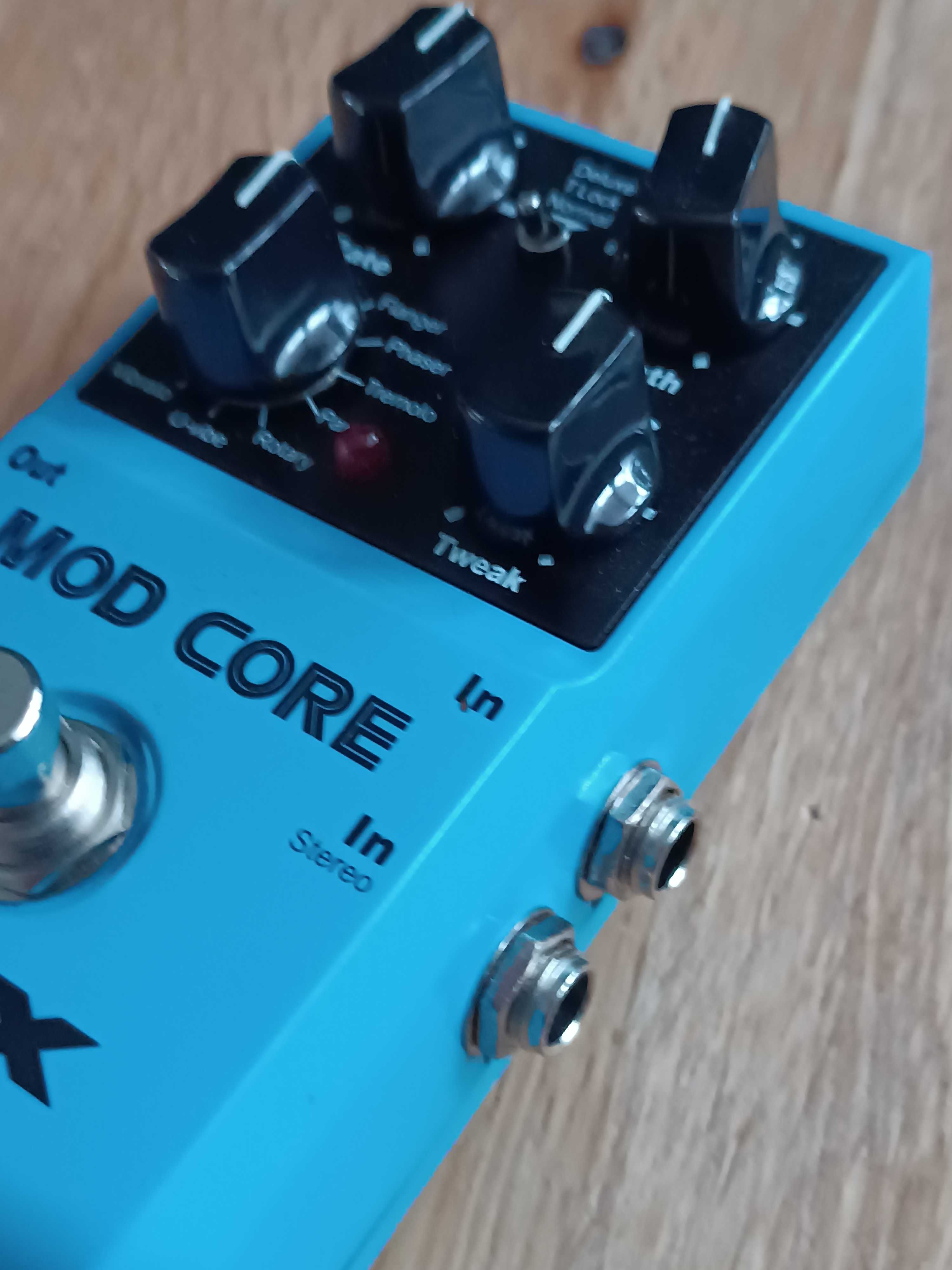 Ефект педал, NUX Mod Core с 8 различни вида модулации