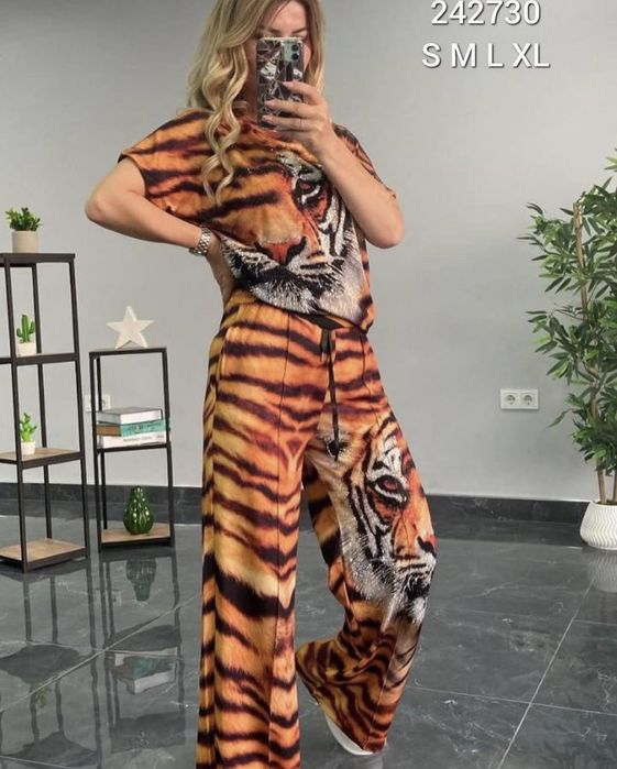 Продам костюмы новые, Турция 42, 44, 46