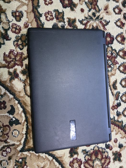 Ноутбук Асер сотилади холати яхши акумлятор улган