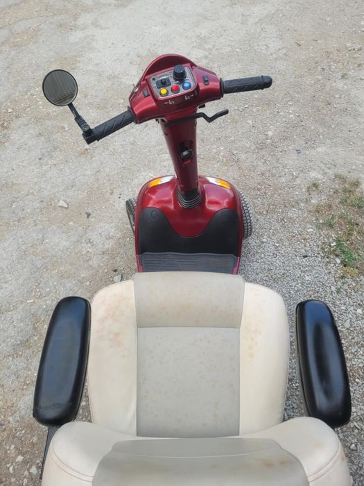 Електрически скутер подхидящ за възрастни хора и инвалиди