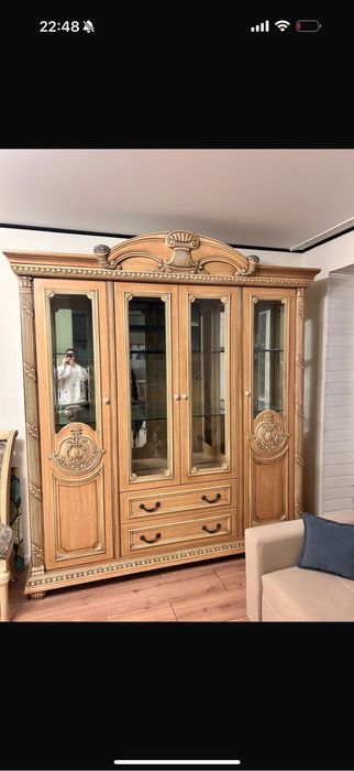 Продап шкаф-витрина в классическом стиле