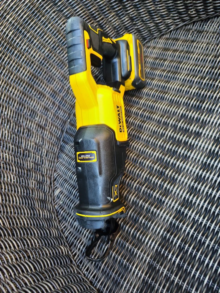 Fierăstrău sabie DeWalt DCS382 XR 6 amperi
