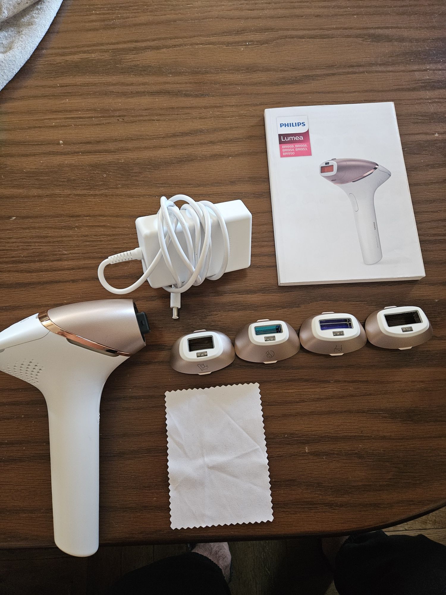 Фотоепилатор Philips Lumena Prestige IPL