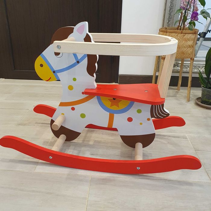 Дървена къща за кукли, дървено конче люлка, дървена кухня