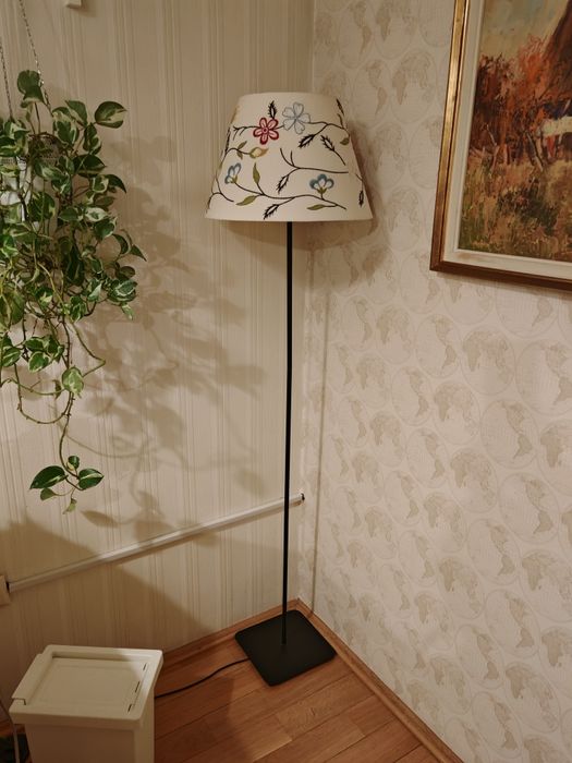 Vand lampa pe picior