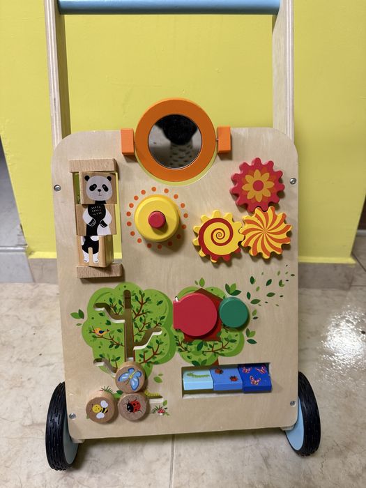 Дървена бебешка проходилка в отлично състояние