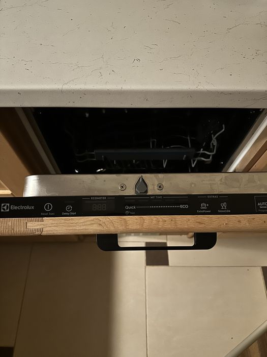 Съдомиялна за вграждане 45см electrolux
