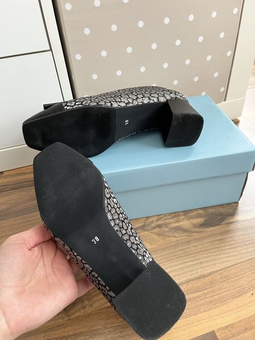 Черни официални обувки на нисък дебел ток