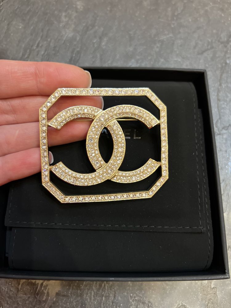 Брошь Chanel Sparkly Crystal