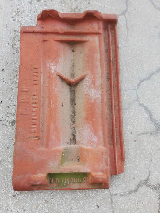 Țiglă ceramica de Buzău