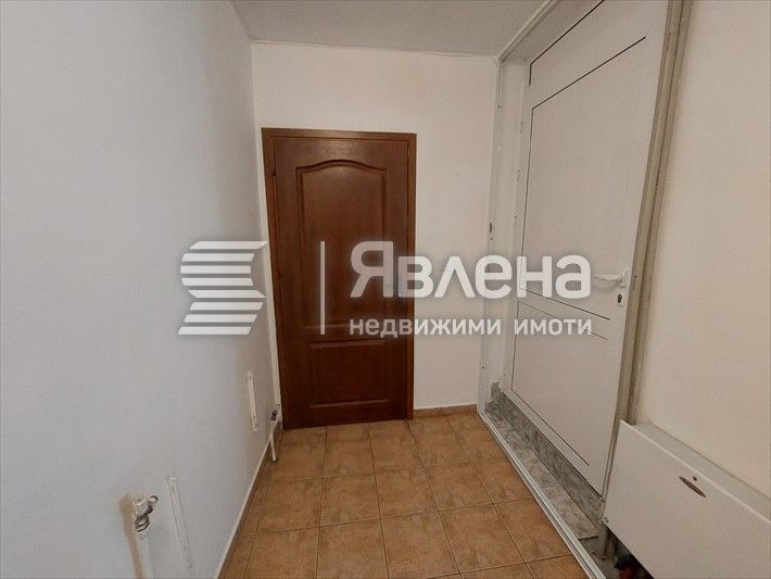 Продава се Тристаен апартамент в Свищов - 101 кв.м за 605 €/кв.м - Снимка #2