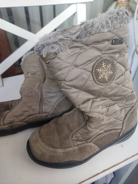 Зимни детски ботуши.