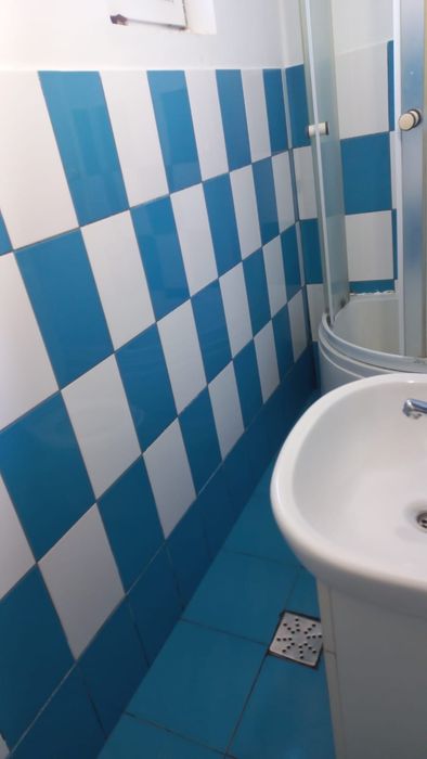 Garsonieră la curte