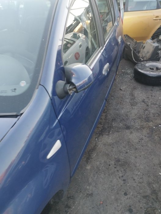 Capota bara fata far aripa Dacia Sandero