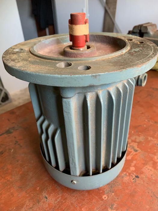 Електрически двигател