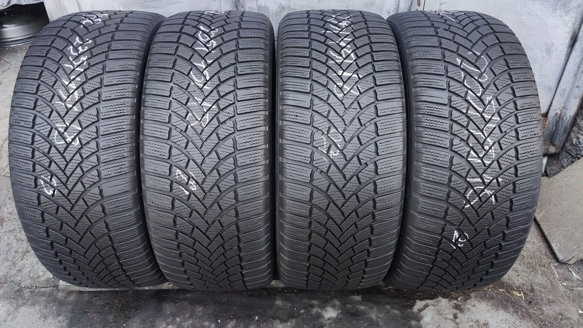 4бр. зимни гуми 235/45/18 Bridgestone Blizzak LM005
dot23 
7mm
Добро с