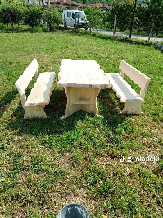 Маси и пейки с жив ръб материал е бял бор