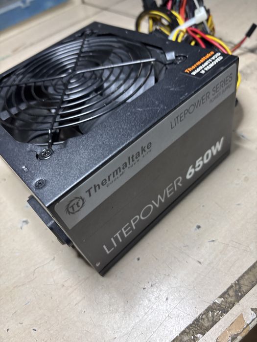 Sursa pc Thermaltake 650w