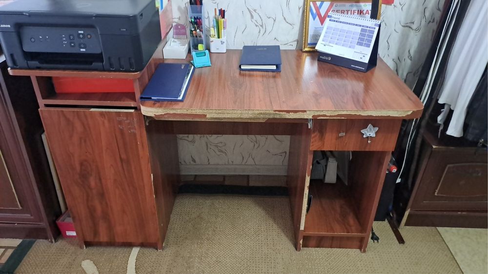 Dars qiladigan parta mebel