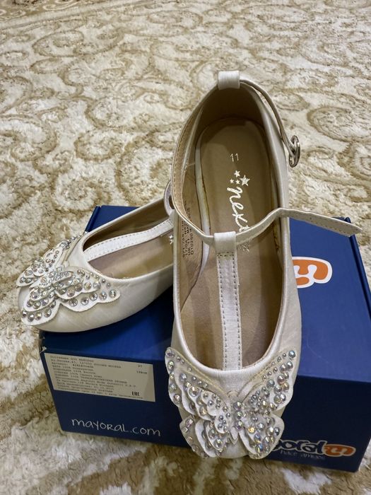 Продам новые туфли Next для девочки 29 р-р