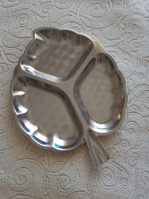 platou/farfurie mare de inox in forma de frunza superb
