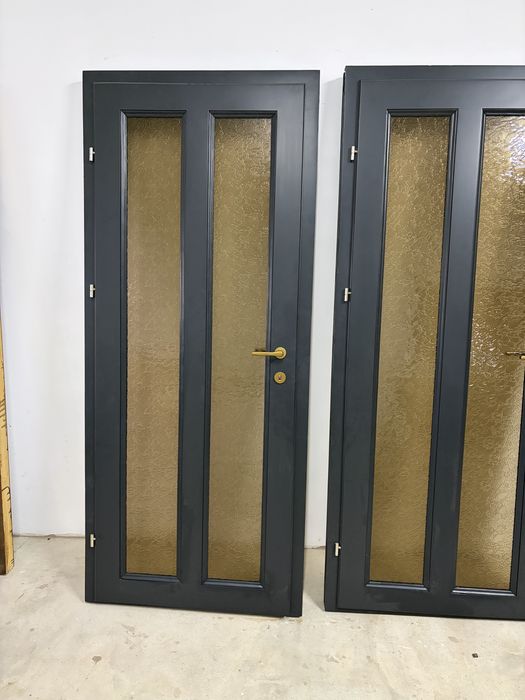 Usi din lemn strtificat