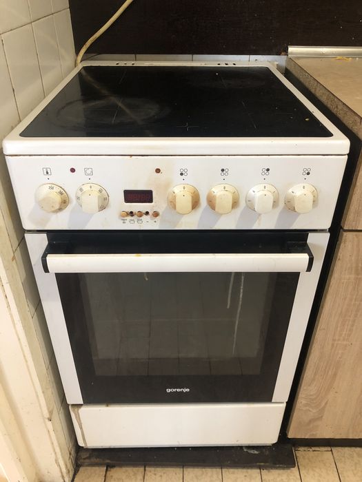 Готварска печка Gorenje със стъклокерамичен плот