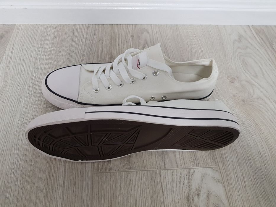 Tenesi Lee Cooper
