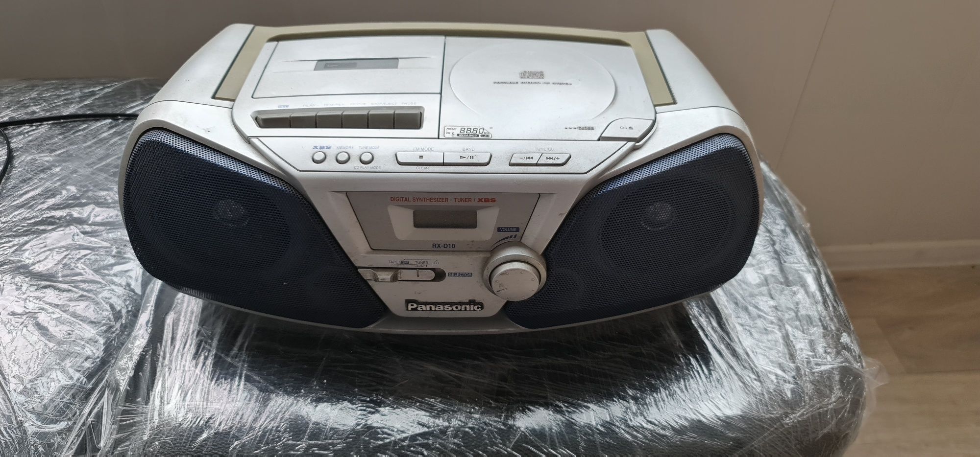 Магнитафон  CD FM Tape магнитола радио
