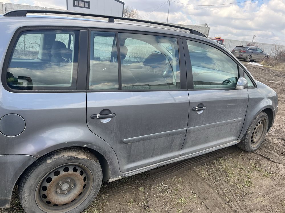Vand far stanga si dreapta Volkswagen Touran 2005-2009