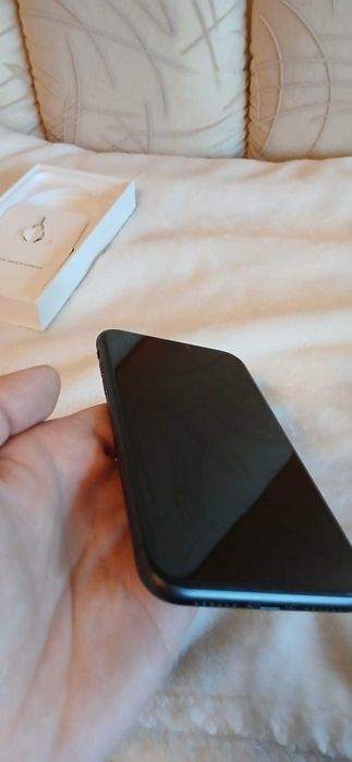 Vand Iphone 11 in stare perfecta de functionare.