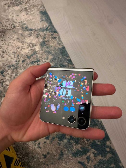 Samsung Galaxy Flip 5 de 512 GB în stare impecabilă, Menta, Sticla Org