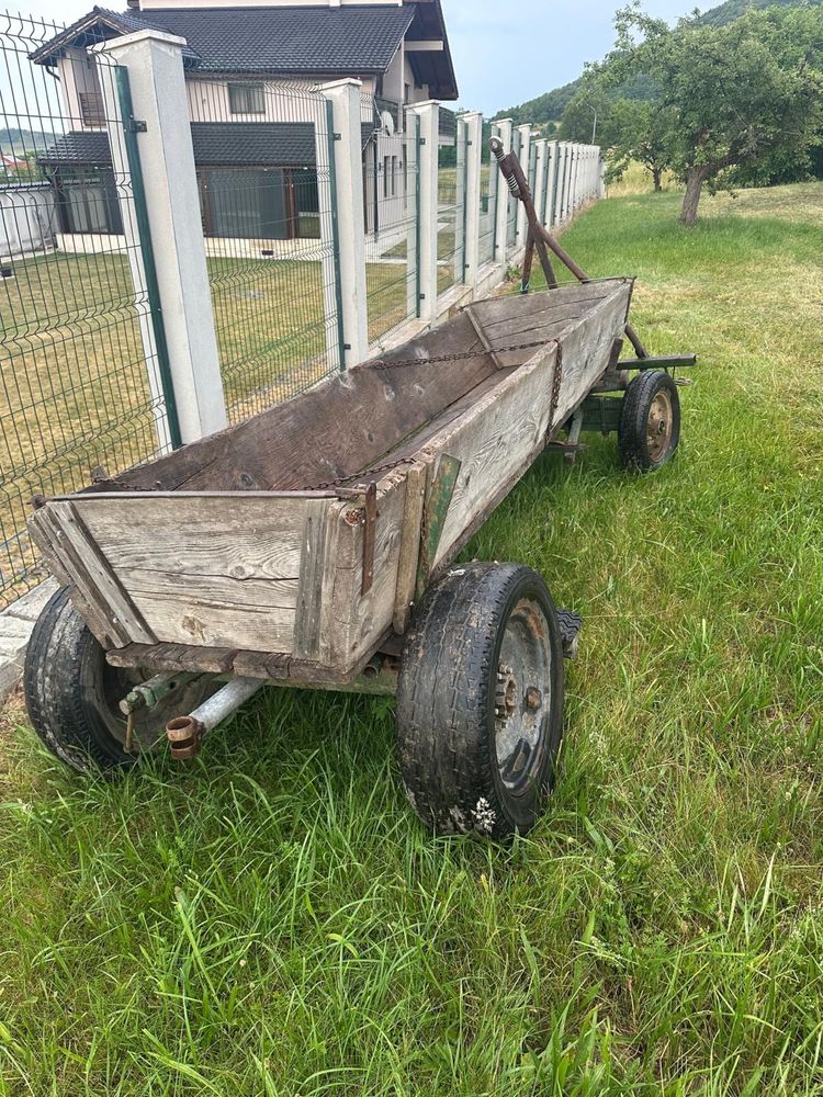 Vand caruta pentru tractor