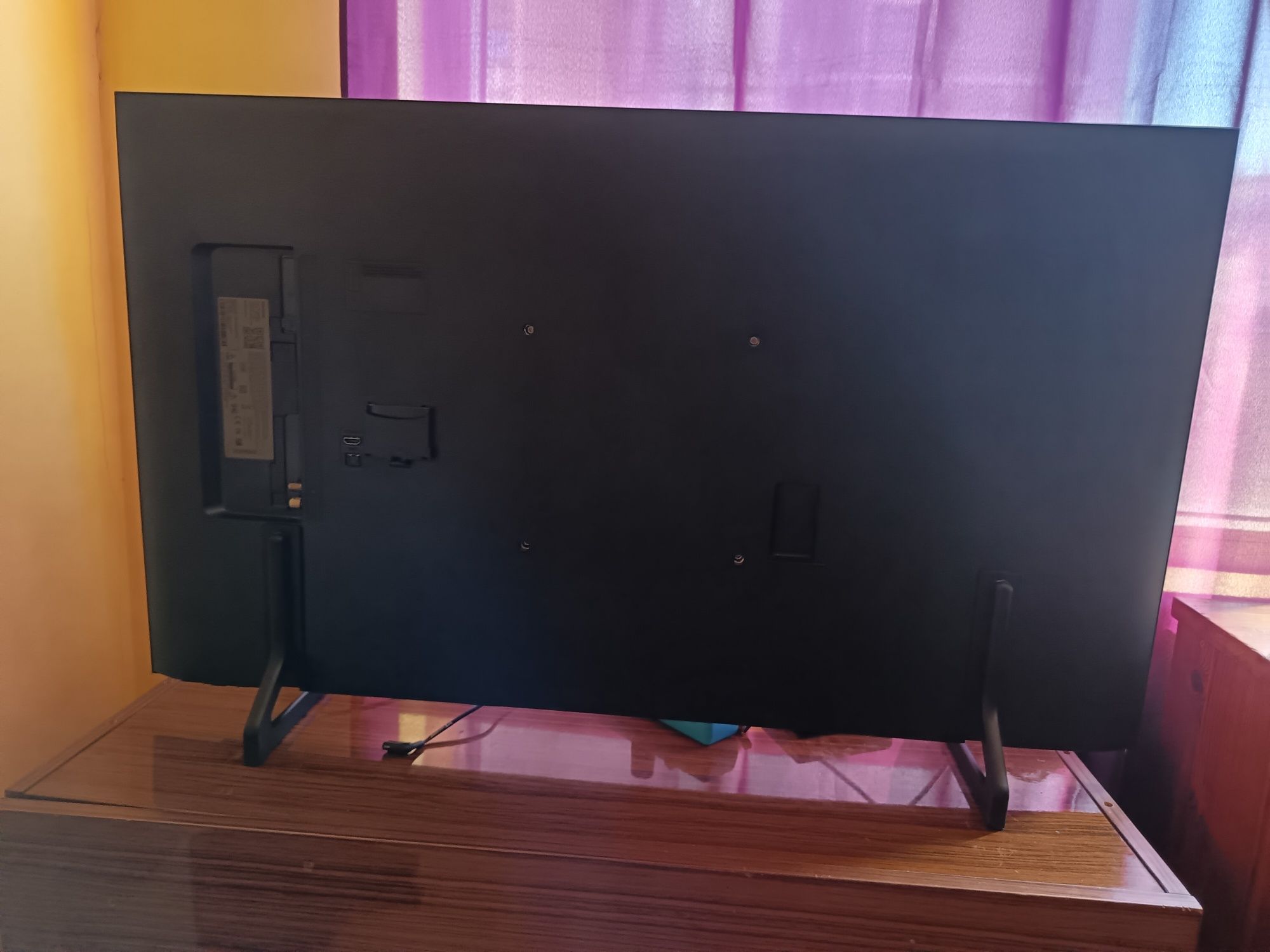 Продавам 43" Samsung QLED Smart TV, модел Q60C – перфектен!