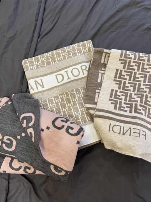 Двулицеви Дамски зимни шалове