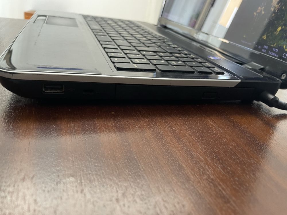 Лаптоп Fujitsu Lifebook AH531