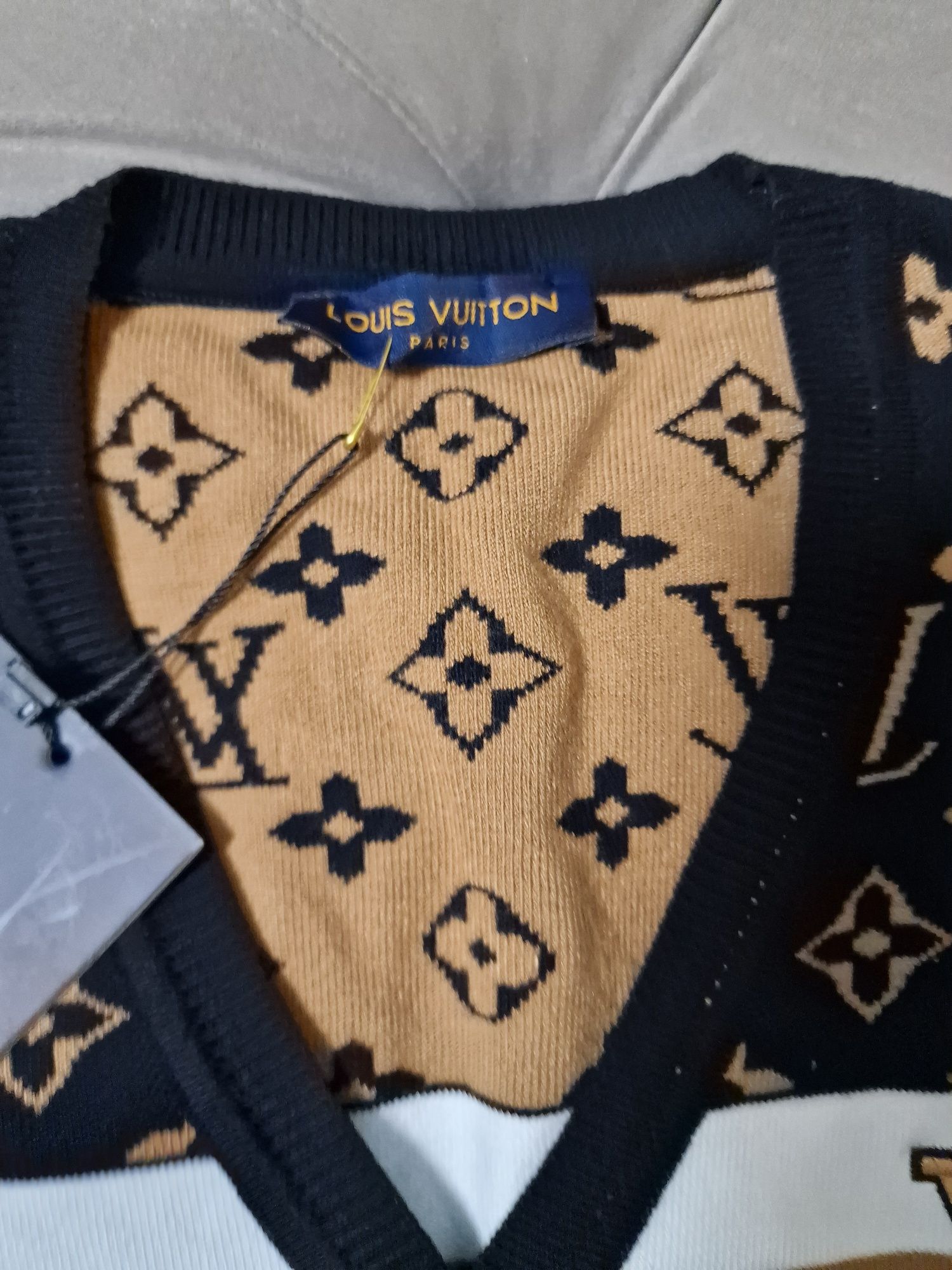 Pulover Louis vuitton marimea M