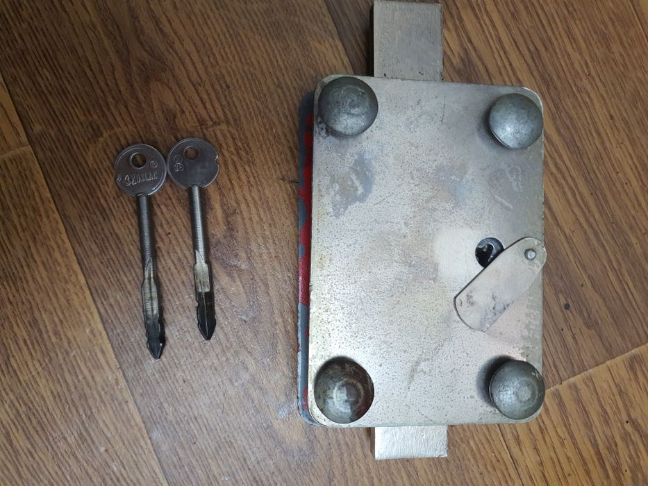 Замок  накладной