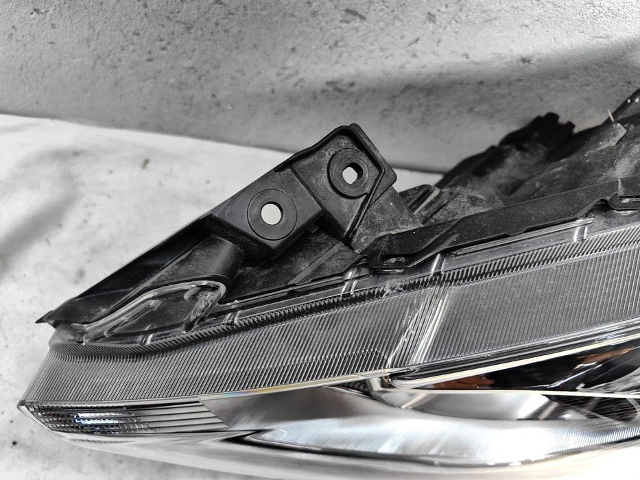 Оригинален   фар   Сузуки Суифт  Suzuki Swift Led